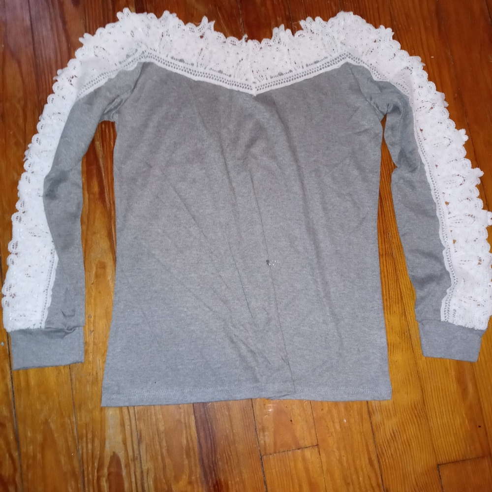 New Long sleeve top with Nice Embroidered collar